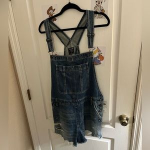 Abercrombie & Fitch Short Denim Destroyed Overalls